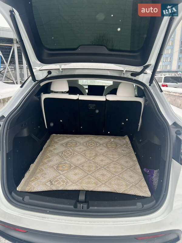 Внедорожник / Кроссовер Tesla Model Y 2023 в Киеве