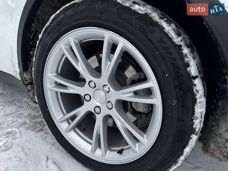 Внедорожник / Кроссовер Tesla Model Y 2021 в Чернигове