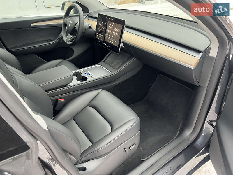 Позашляховик / Кросовер Tesla Model Y 2024 в Києві