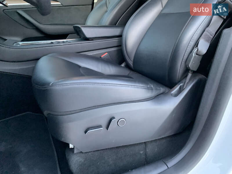 Внедорожник / Кроссовер Tesla Model Y 2023 в Киеве