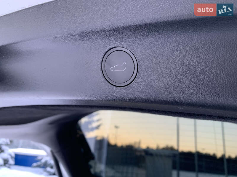 Внедорожник / Кроссовер Tesla Model Y 2023 в Киеве