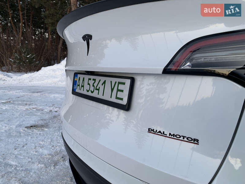 Внедорожник / Кроссовер Tesla Model Y 2023 в Киеве