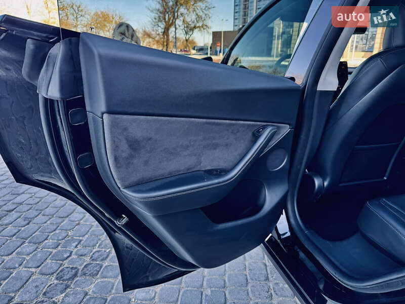 Позашляховик / Кросовер Tesla Model Y 2022 в Одесі фото 12 Позашляховик / Кросовер Tesla Model Y 2022 в Одесі