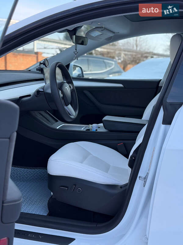Позашляховик / Кросовер Tesla Model Y 2023 в Заставній фото 12 Позашляховик / Кросовер Tesla Model Y 2023 в Заставній
