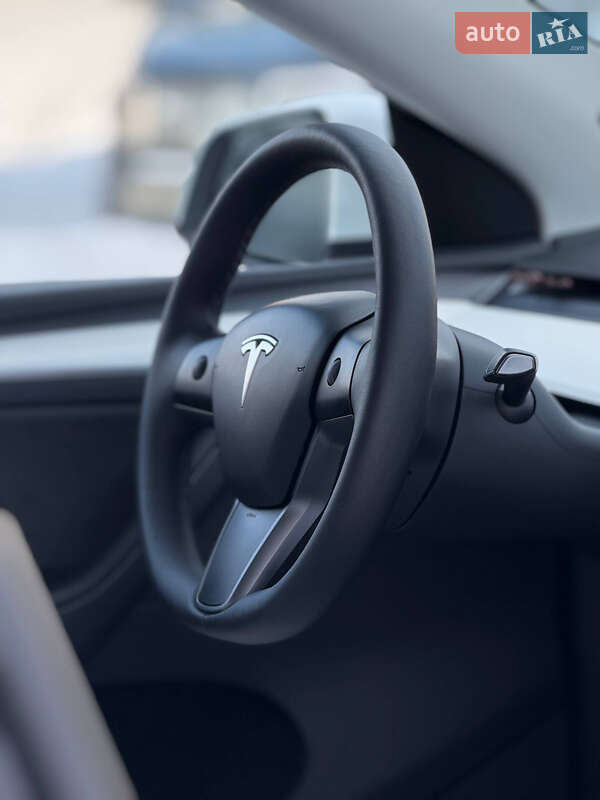 Позашляховик / Кросовер Tesla Model Y 2023 в Заставній фото 17 Позашляховик / Кросовер Tesla Model Y 2023 в Заставній