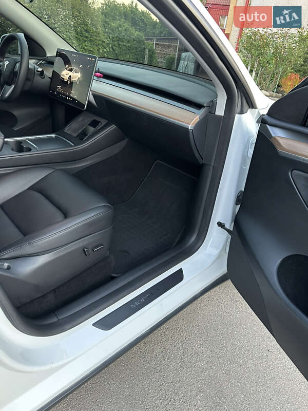 Позашляховик / Кросовер Tesla Model Y 2023 в Тернополі