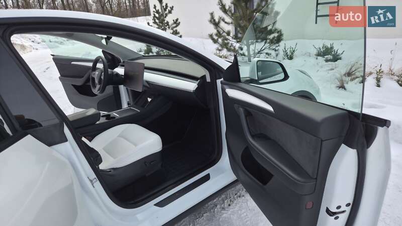 Внедорожник / Кроссовер Tesla Model Y 2022 в Киеве