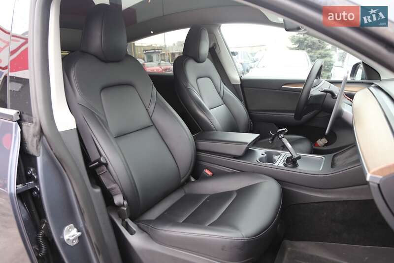 Внедорожник / Кроссовер Tesla Model Y 2023 в Киеве