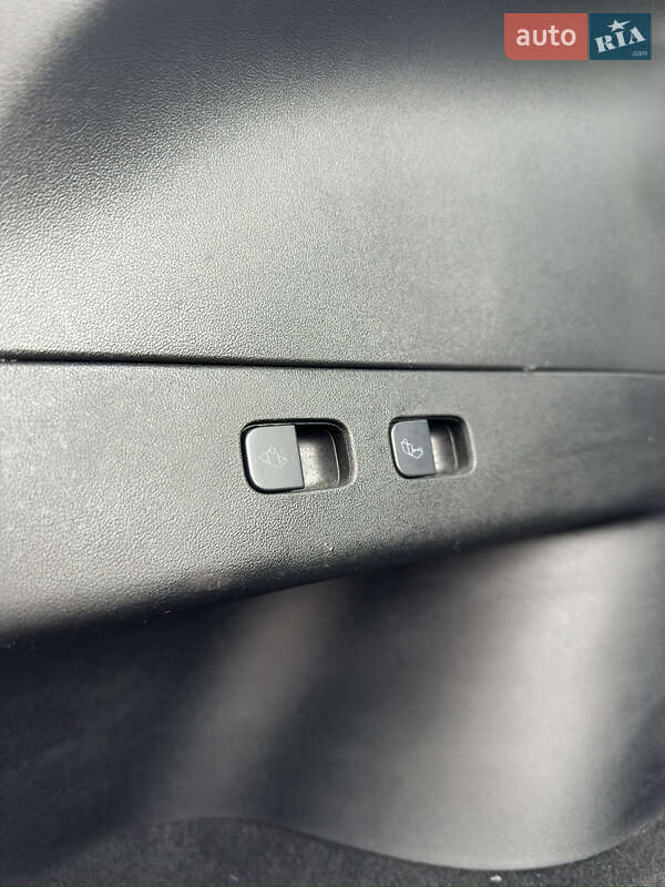 Позашляховик / Кросовер Tesla Model Y 2020 в Дубні