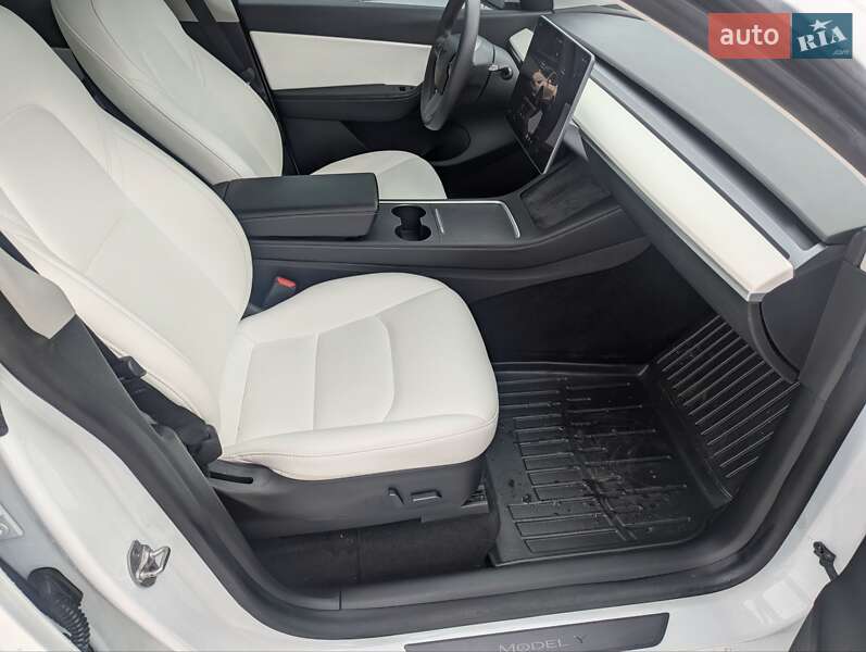 Позашляховик / Кросовер Tesla Model Y 2022 в Києві фото 2 Позашляховик / Кросовер Tesla Model Y 2022 в Києві