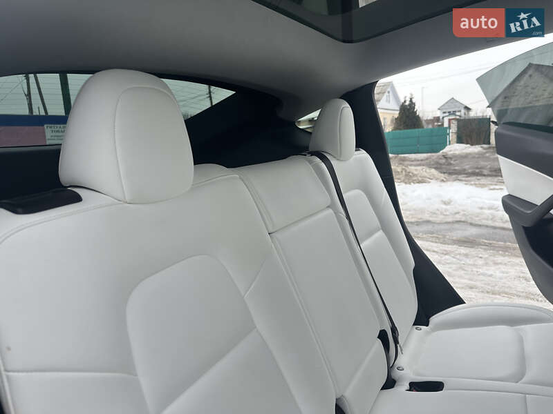 Внедорожник / Кроссовер Tesla Model Y 2021 в Ирпене