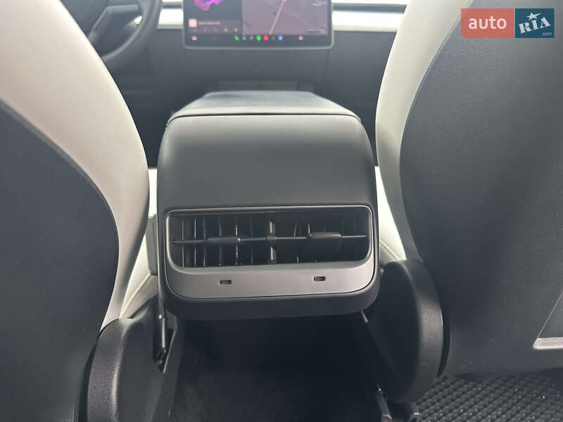 Внедорожник / Кроссовер Tesla Model Y 2021 в Ирпене