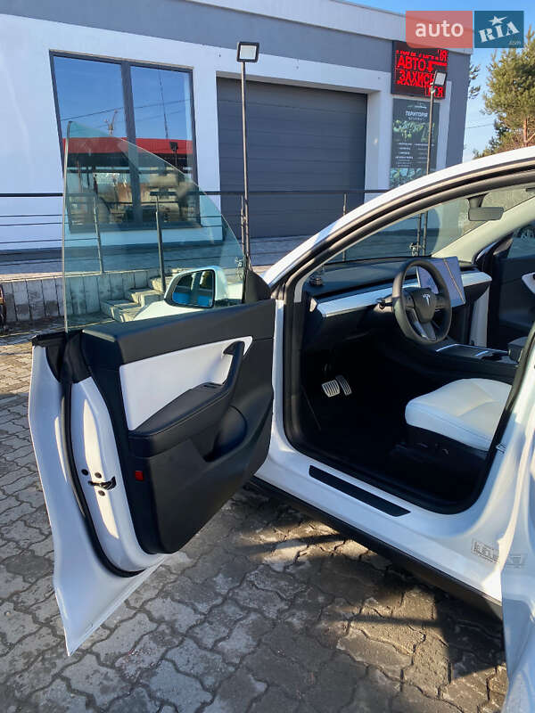 Внедорожник / Кроссовер Tesla Model Y 2021 в Львове