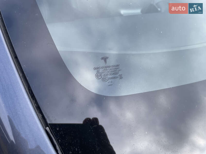 Внедорожник / Кроссовер Tesla Model Y 2023 в Львове