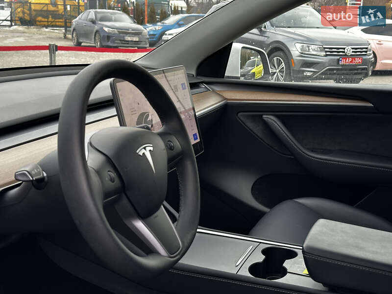 Позашляховик / Кросовер Tesla Model Y 2024 в Львові