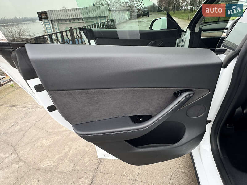 Внедорожник / Кроссовер Tesla Model Y 2020 в Днепре