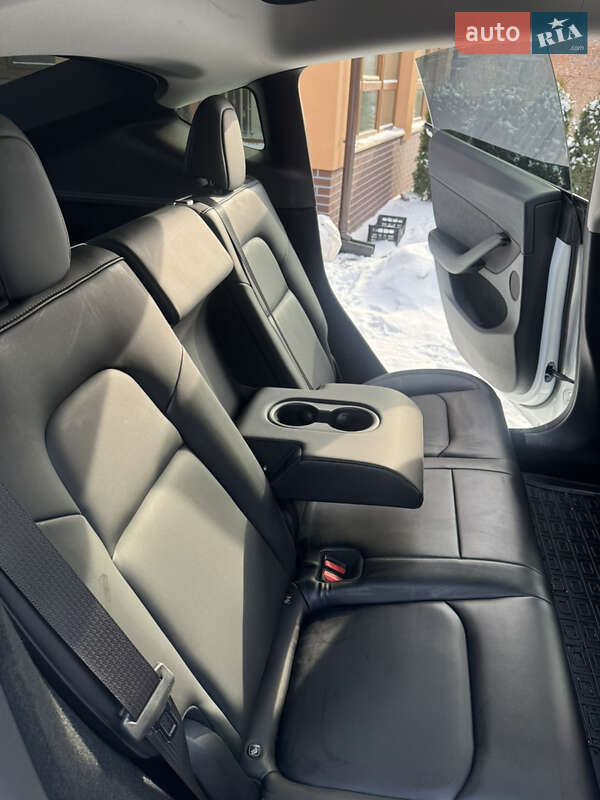 Позашляховик / Кросовер Tesla Model Y 2024 в Львові фото 8 Позашляховик / Кросовер Tesla Model Y 2024 в Львові
