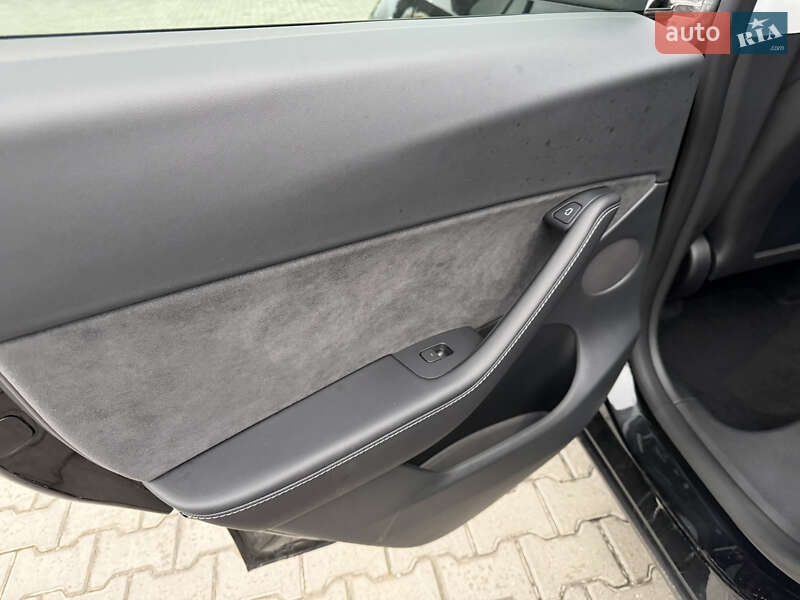 Внедорожник / Кроссовер Tesla Model Y 2022 в Днепре