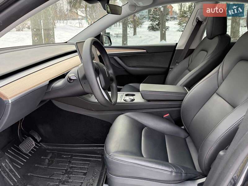 Позашляховик / Кросовер Tesla Model Y 2024 в Києві