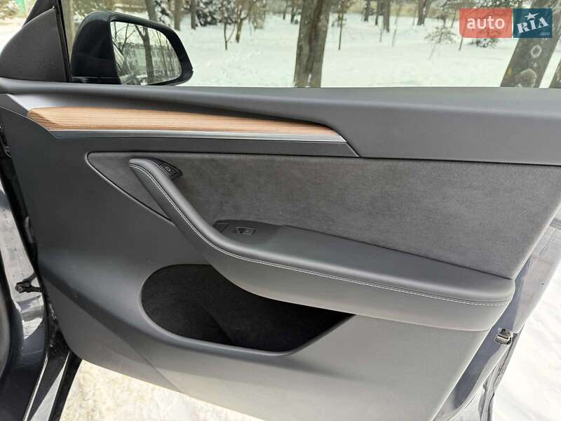 Позашляховик / Кросовер Tesla Model Y 2024 в Києві