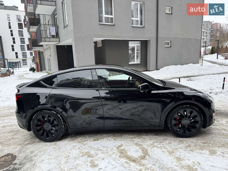 Позашляховик / Кросовер Tesla Model Y 2022 в Львові