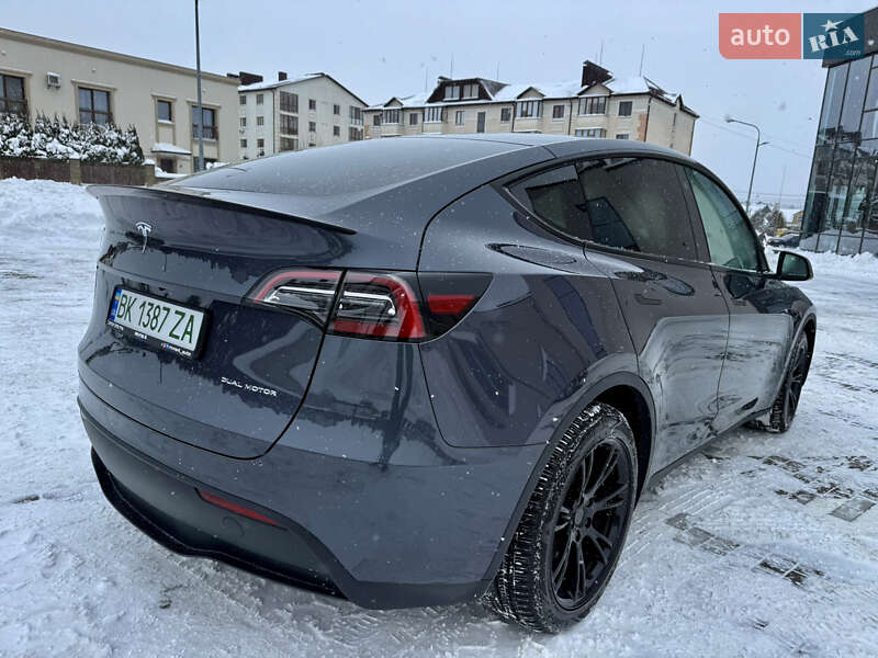 Внедорожник / Кроссовер Tesla Model Y 2023 в Ровно