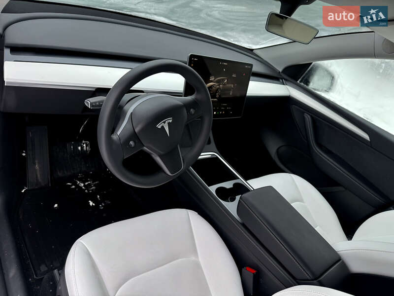Внедорожник / Кроссовер Tesla Model Y 2023 в Ровно