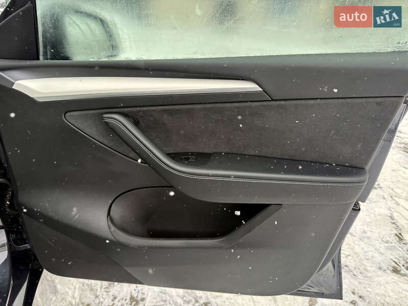 Внедорожник / Кроссовер Tesla Model Y 2023 в Ровно