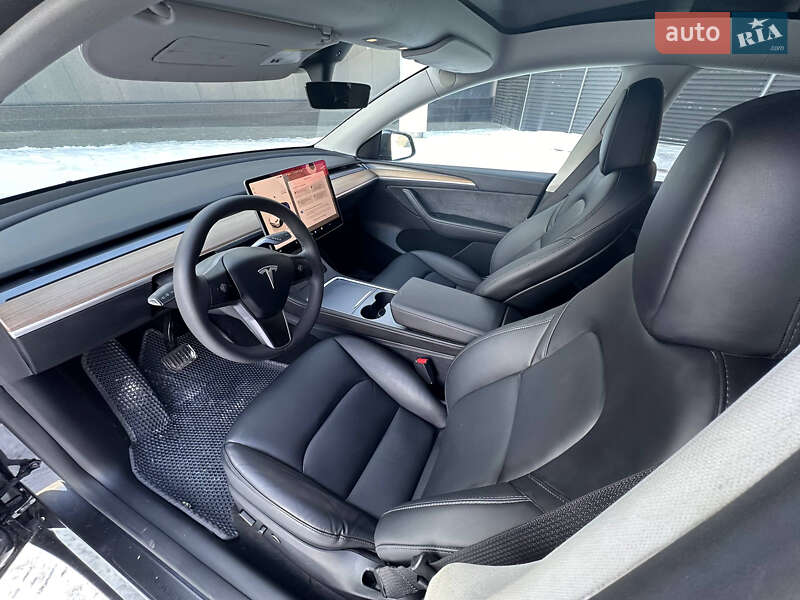 Внедорожник / Кроссовер Tesla Model Y 2025 в Киеве