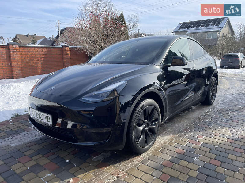 Tesla Model Y 2024
