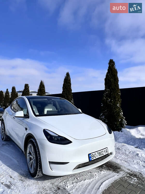 Tesla Model Y 2023