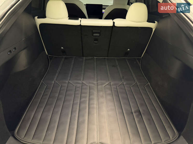 Внедорожник / Кроссовер Tesla Model Y 2021 в Львове