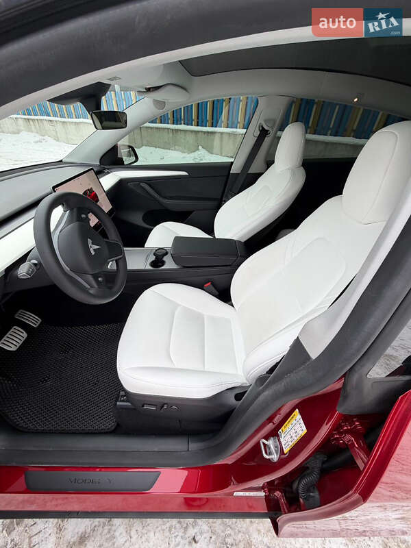 Позашляховик / Кросовер Tesla Model Y 2024 в Києві