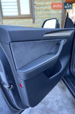 Внедорожник / Кроссовер Tesla Model Y 2023 в Ивано-Франковске