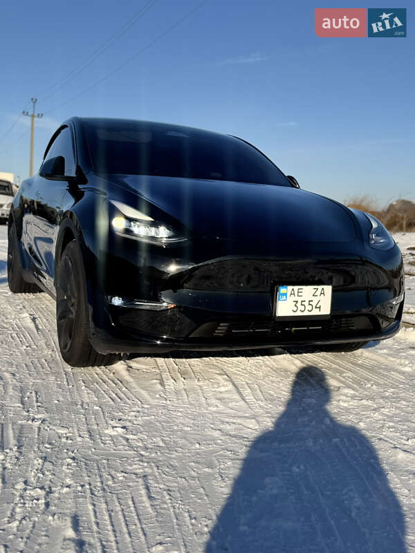 Tesla Model Y 2024