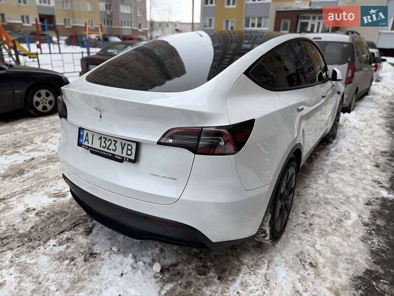 Внедорожник / Кроссовер Tesla Model Y 2024 в Киеве