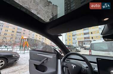 Внедорожник / Кроссовер Tesla Model Y 2024 в Киеве