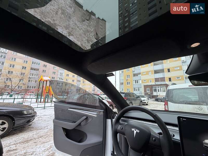 Внедорожник / Кроссовер Tesla Model Y 2024 в Киеве