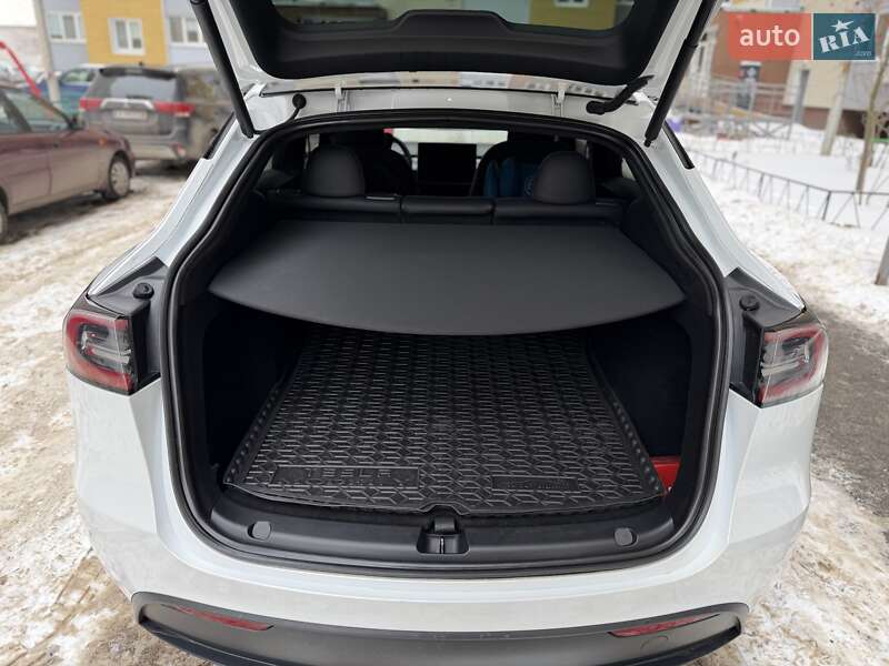 Внедорожник / Кроссовер Tesla Model Y 2024 в Киеве