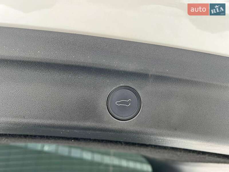 Позашляховик / Кросовер Tesla Model Y 2020 в Львові