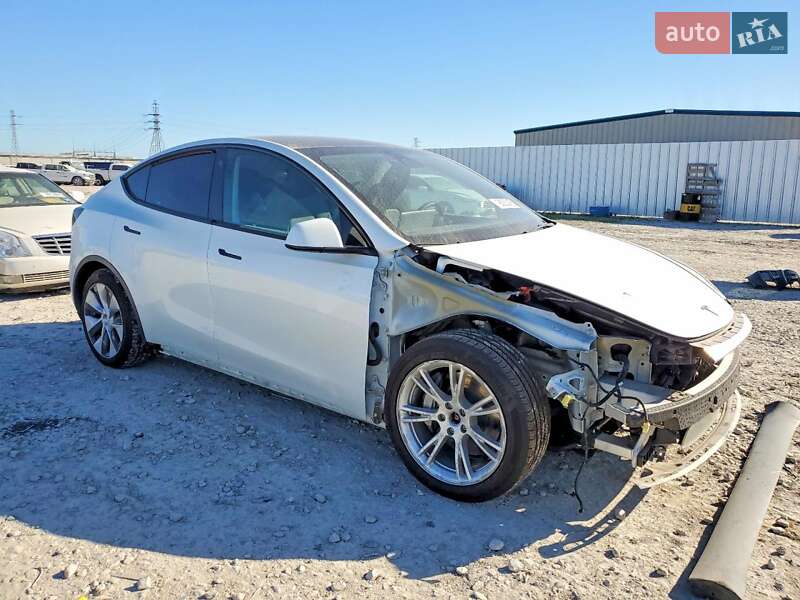 Позашляховик / Кросовер Tesla Model Y 2023 в Чернівцях