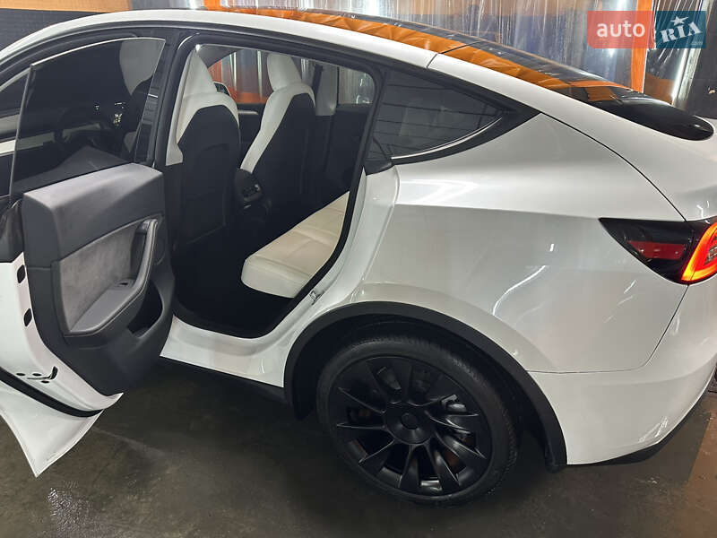 Внедорожник / Кроссовер Tesla Model Y 2024 в Днепре