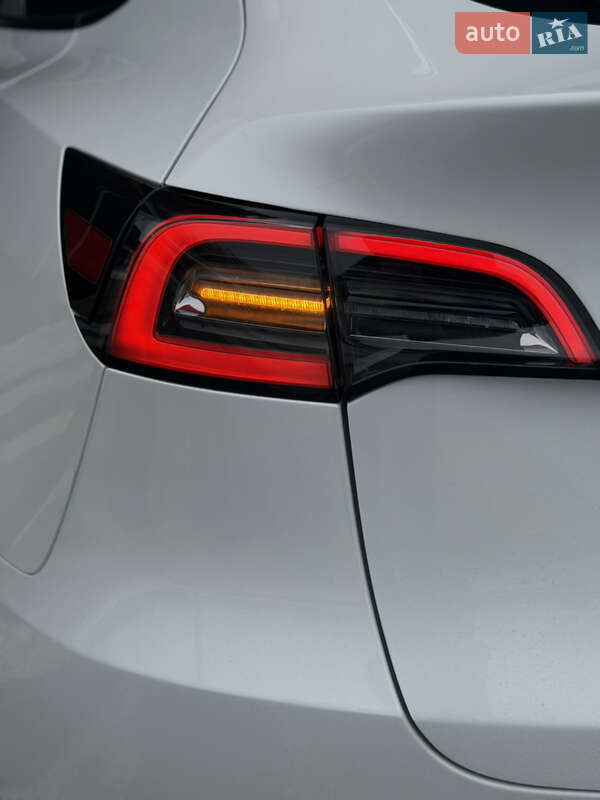 Позашляховик / Кросовер Tesla Model Y 2024 в Києві фото 11 Позашляховик / Кросовер Tesla Model Y 2024 в Києві