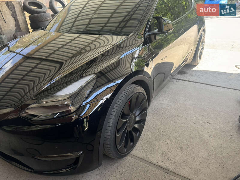 Позашляховик / Кросовер Tesla Model Y 2021 в Бучі