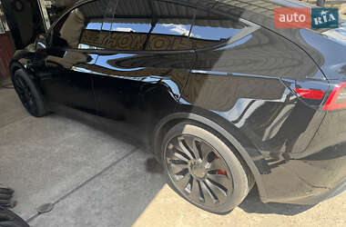Позашляховик / Кросовер Tesla Model Y 2021 в Бучі