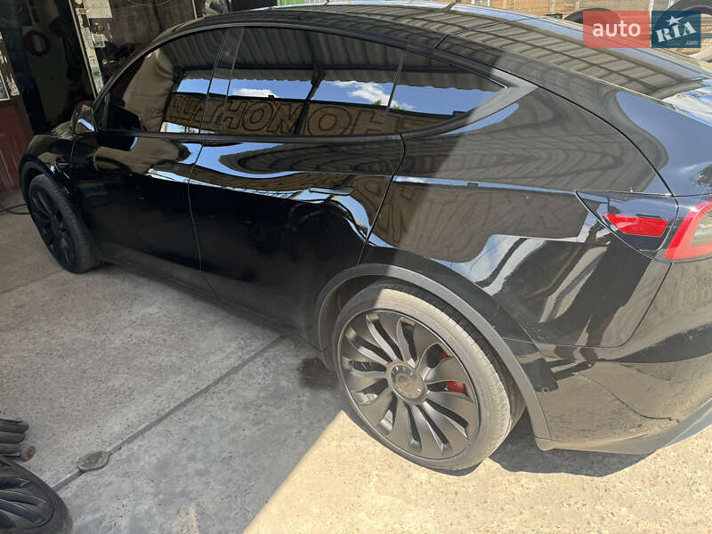 Позашляховик / Кросовер Tesla Model Y 2021 в Бучі