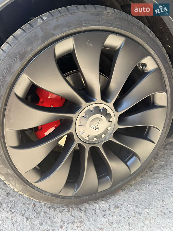 Позашляховик / Кросовер Tesla Model Y 2021 в Бучі