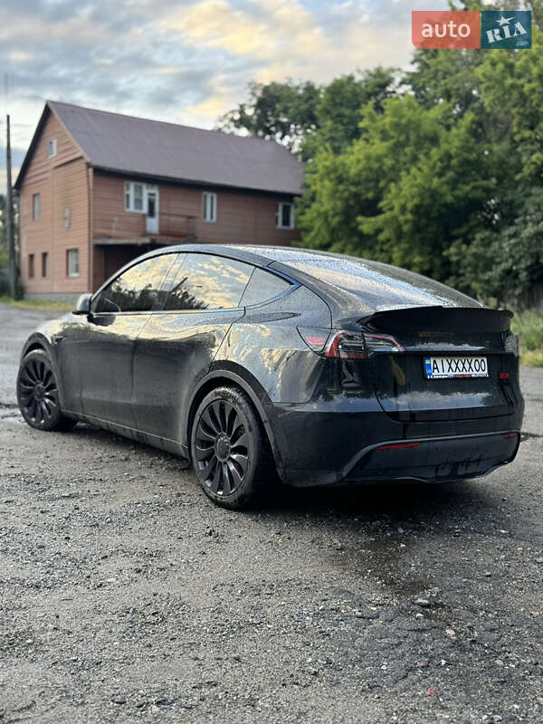 Позашляховик / Кросовер Tesla Model Y 2021 в Бучі