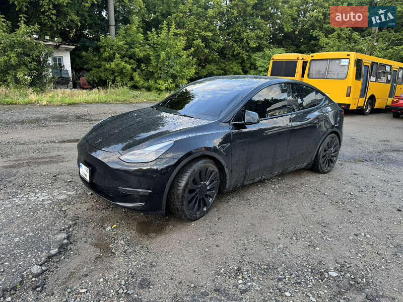 Позашляховик / Кросовер Tesla Model Y 2021 в Бучі