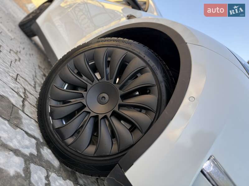 Позашляховик / Кросовер Tesla Model Y 2021 в Дрогобичі